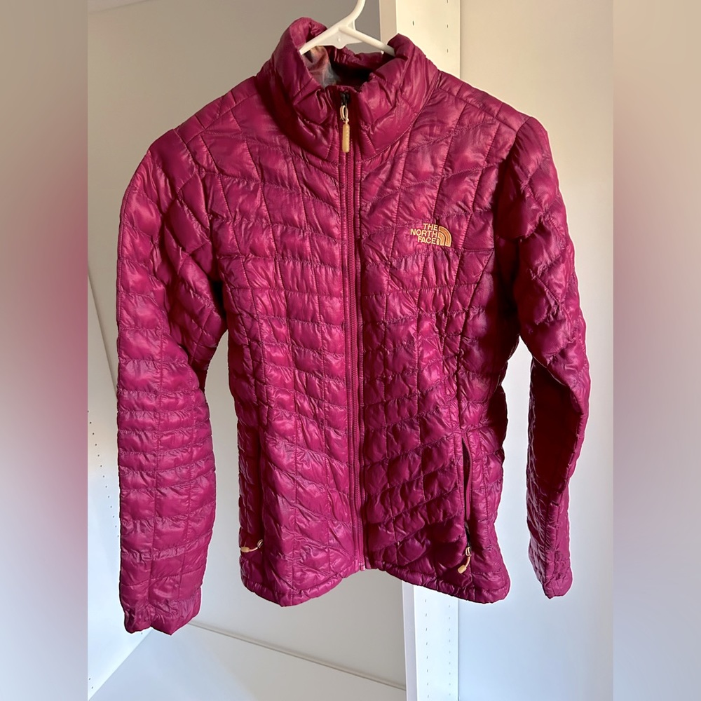 North Face insulated pink jacket. Thermoball style. Size Extra Small/Petite